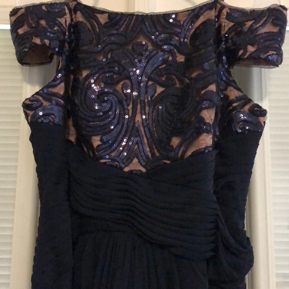 Navy blue lace gown. - Picture 2 of 8